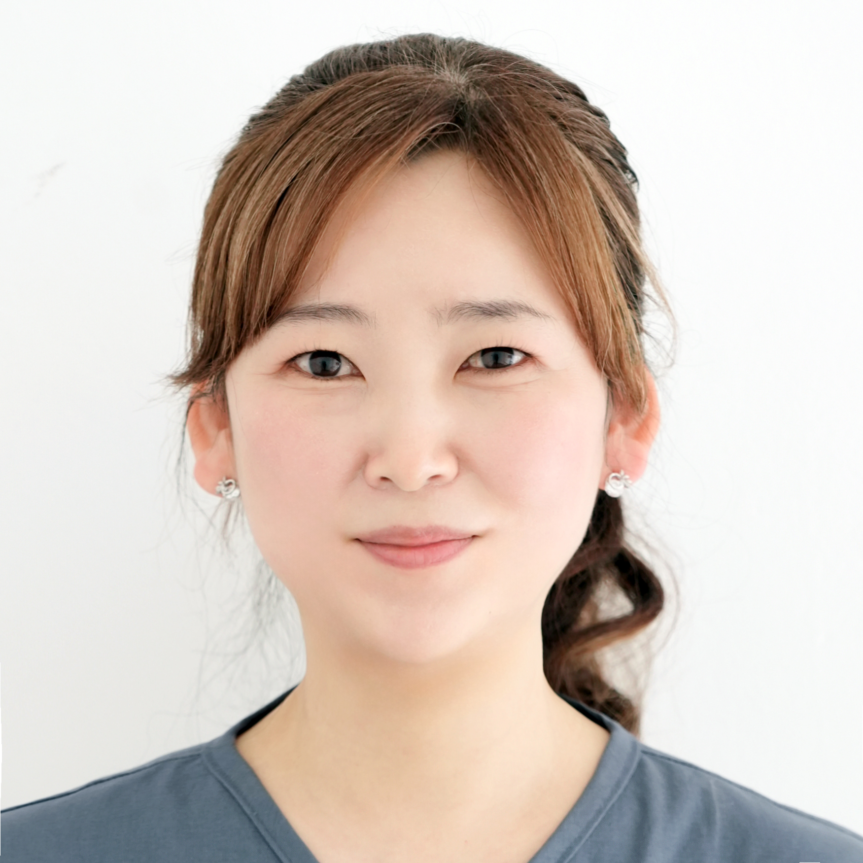 輺