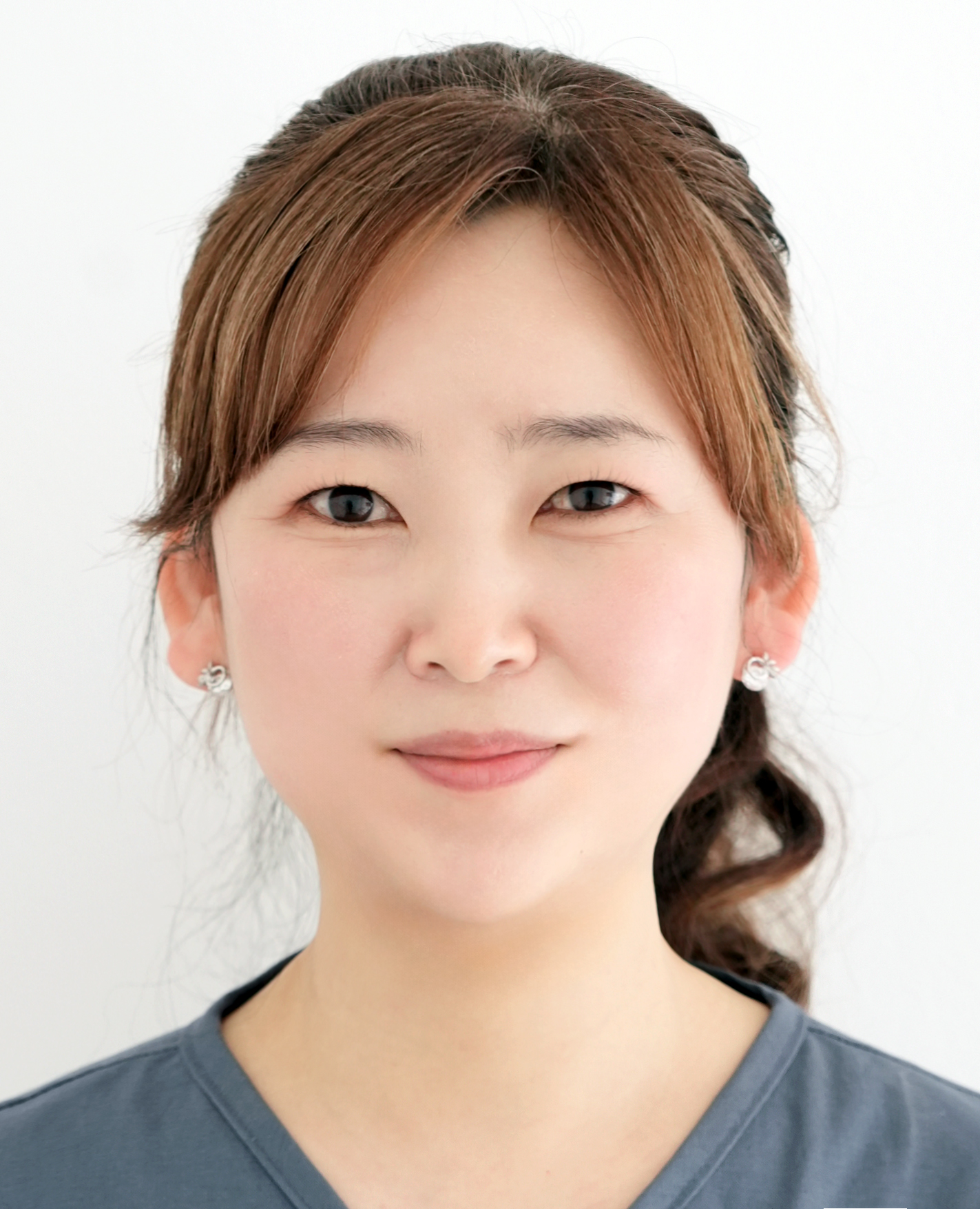 輺